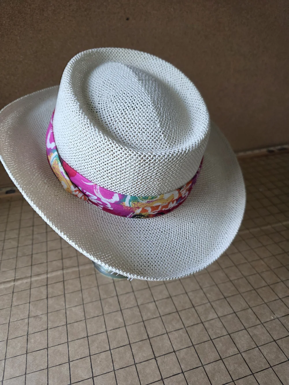 Kangol Design White Woven Sun Hat w/ Colorful Floral Band Vintage Collectible